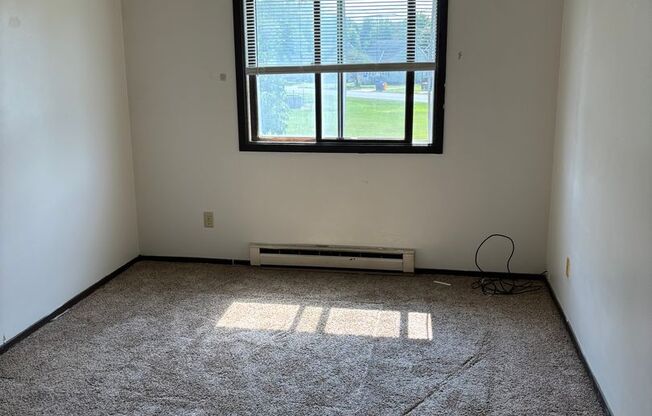 2 beds, 1 bath, $825