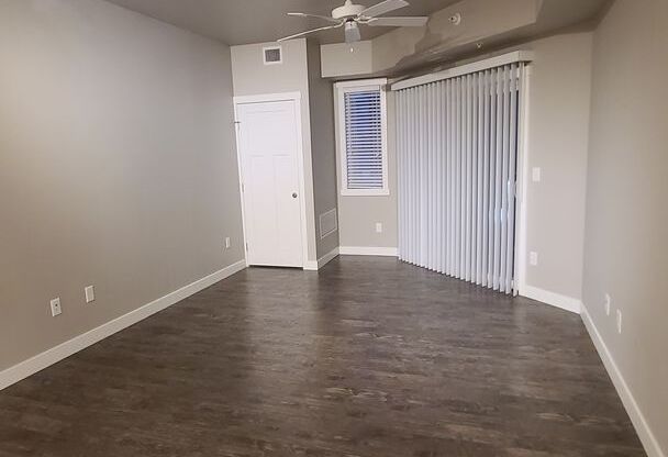 1 bed, 1.5 baths, $1,325, Unit 322