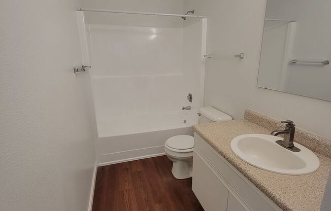 2 beds, 1 bath, 832 sqft, $1,750, Unit 210