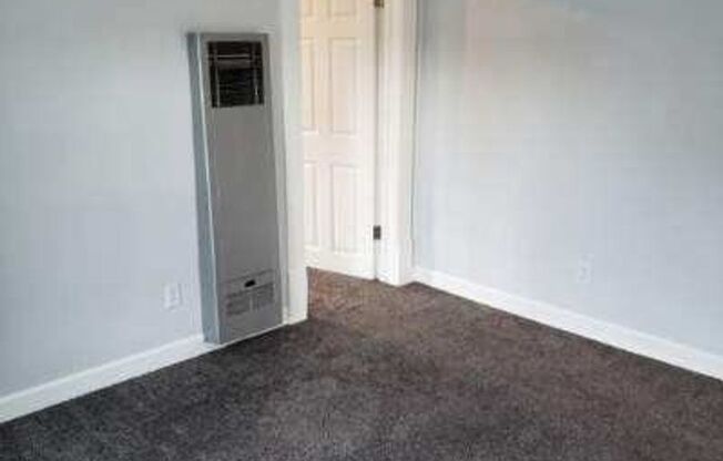 1 bed, 1 bath, $825, Unit 1/2