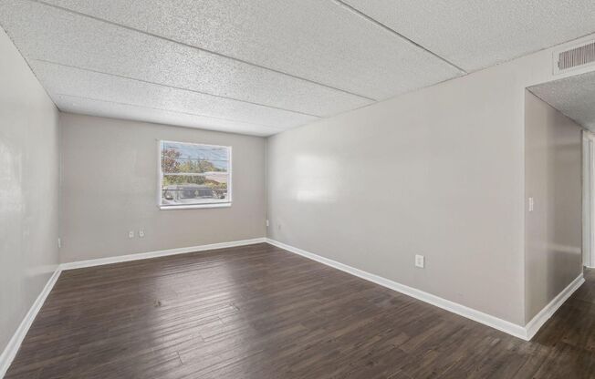 2 beds, 1 bath, $1,000, Unit 48