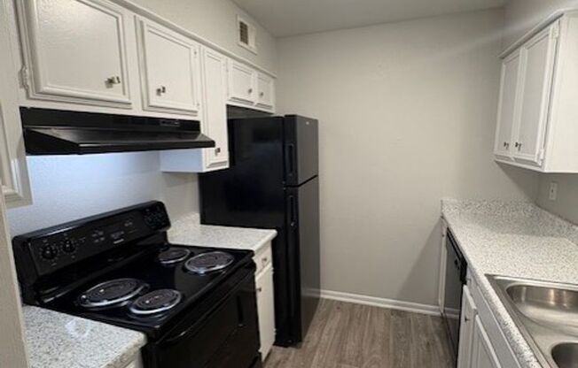 2 beds, 1 bath, 873 sqft, $1,120, Unit 01-0101