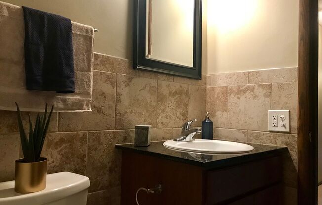2 beds, 1 bath, 912 sqft, $1,445, Unit 1930105R