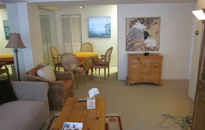 Great 1BR/1BA Condo at the Gramercy on Nob Hill including Parking