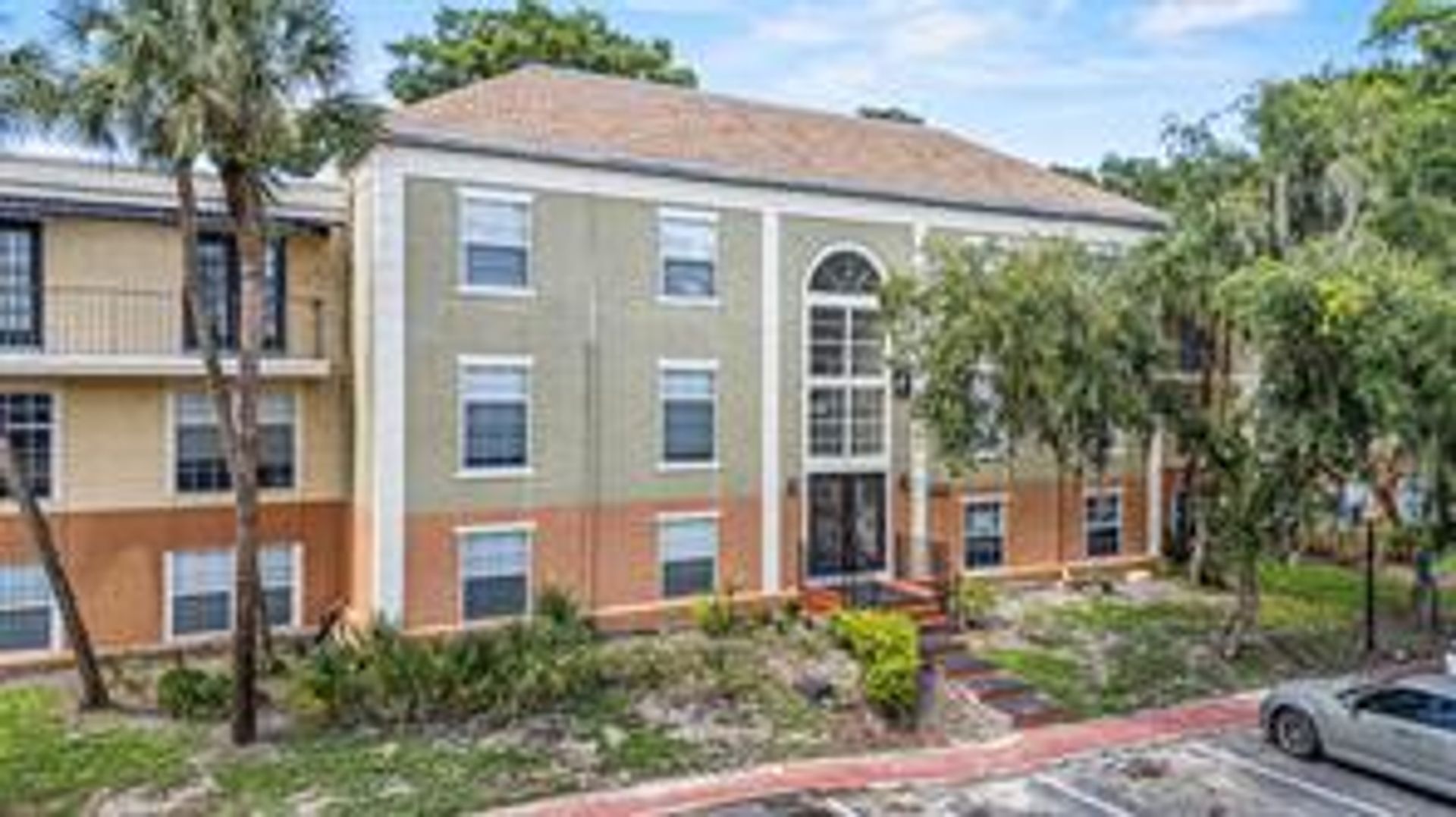 2 Bedroom/2 Bathroom 3rd Floor Condo @ Cypress Pointe