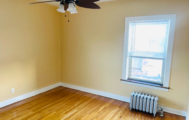 1726 E 70 ST