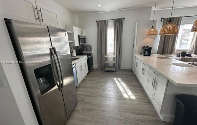 1822 NW 4th St unit B (A11883270)