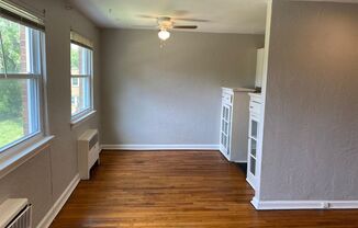 2 beds, 1 bath, $1,100, Unit Unit 2