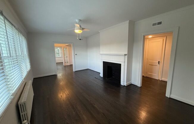 2 beds, 1 bath, $2,595