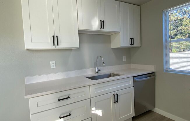 2 beds, 1 bath, 700 sqft, $1,295, Unit Unit 37