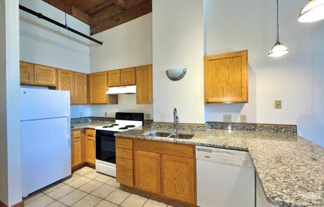 2 beds, 1 bath, 864 sqft, $1,800, Unit 510