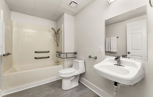 2 beds, 2 baths, 950 sqft, $2,600, Unit 127