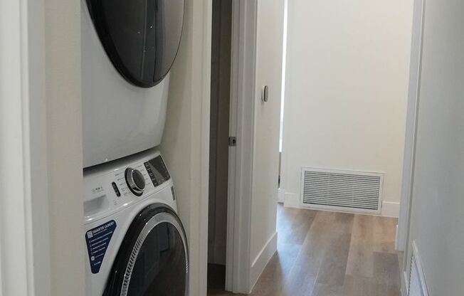 The Lyra Victorian Home on Menlo Avenue!