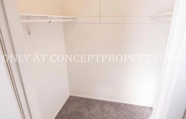 2 beds, 1 bath, 920 sqft, $1,299, Unit 30
