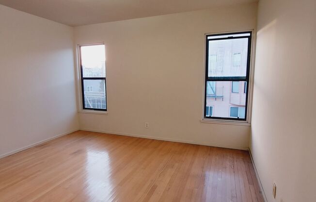 1 bed, 1 bath, 700 sqft, $2,195, Unit 12