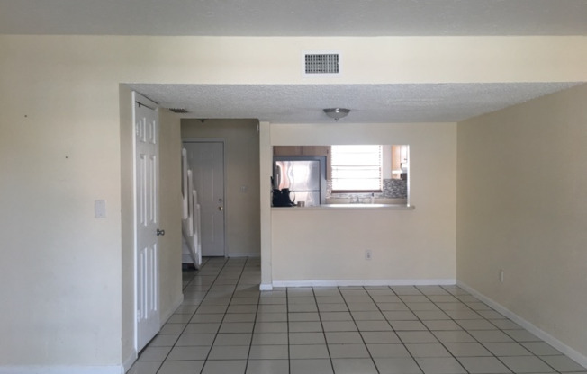 2261 W 53 ST
