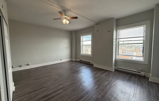 Studio, 1 bath, 430 sqft, $1,375, Unit 819