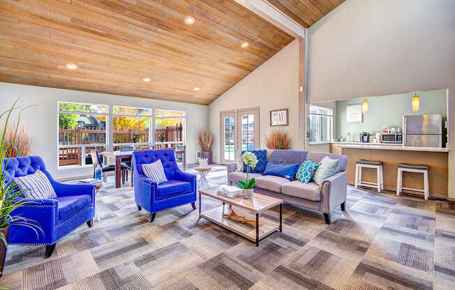 the preserve at ballantyne commons living room with blue chairs and couches