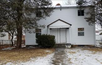 1152 E 22 AVE