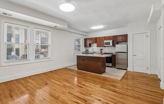 Studio, 1 bath, 450 sqft, $1,792, Unit 811-B7