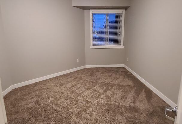 1 bed, 1.5 baths, $1,325, Unit 322