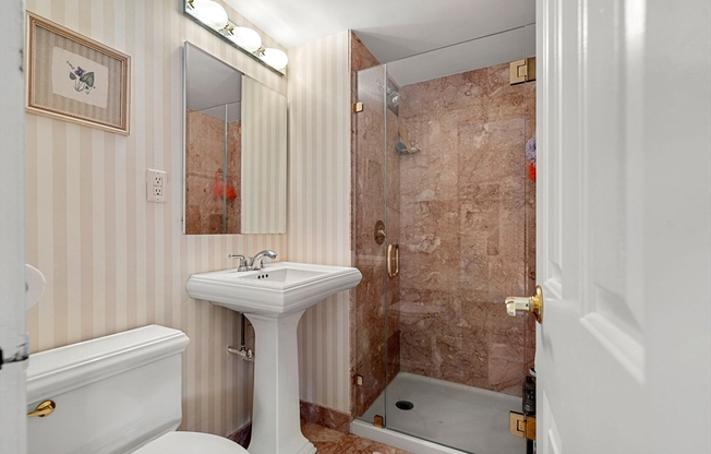 2 beds, 2 baths, 1,285 sqft, $4,900, Unit 17M