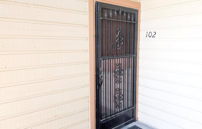 1 Bedroom Condo (Available Immediately)