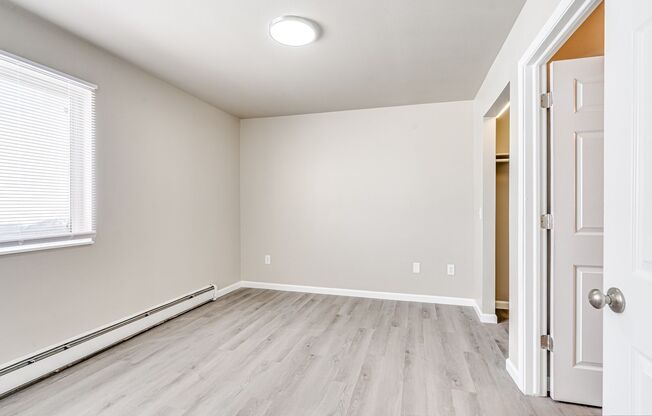 3 beds, 1.5 baths, 1,300 sqft, $1,699, Unit 105 - 01