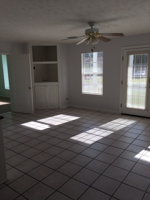 3 beds, 2.5 baths, $2,000