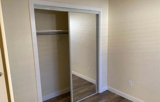 2 beds, 1 bath, 700 sqft, $2,295, Unit H1