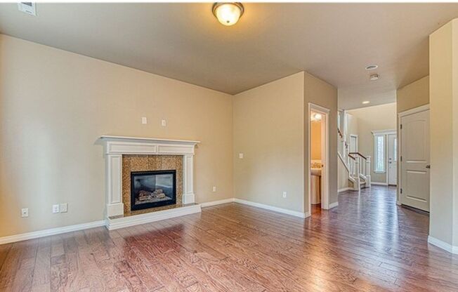 Meticulously maintained fully air conditioned 3 bedroom and 3 bath house in Serrano Community!