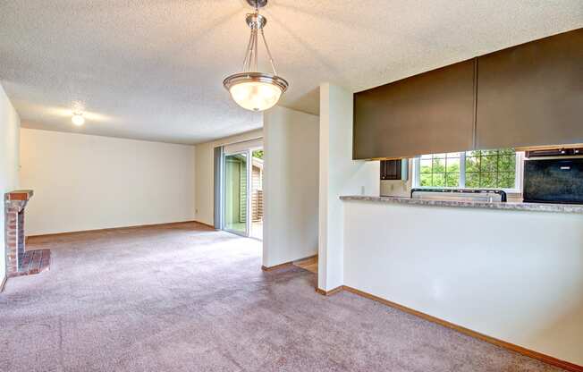 Maple Pointe Vacant Apartment Dining Room