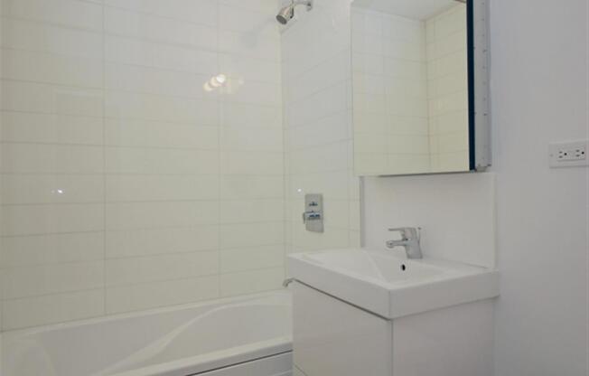 2 beds, 2 baths, $6,300, Unit 11E