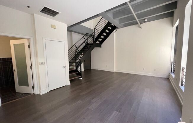 1 bed, 1.5 baths, 1,024 sqft, $3,542, Unit 304