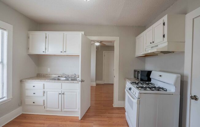 1 bed, 1 bath, 600 sqft, $615, Unit 1532 E 7th Street