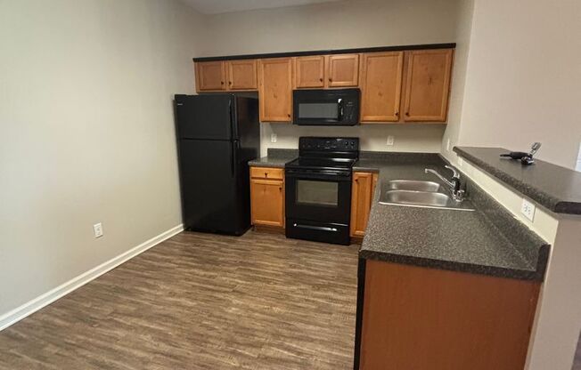 1 bed, 1 bath, 687 sqft, $775, Unit B7