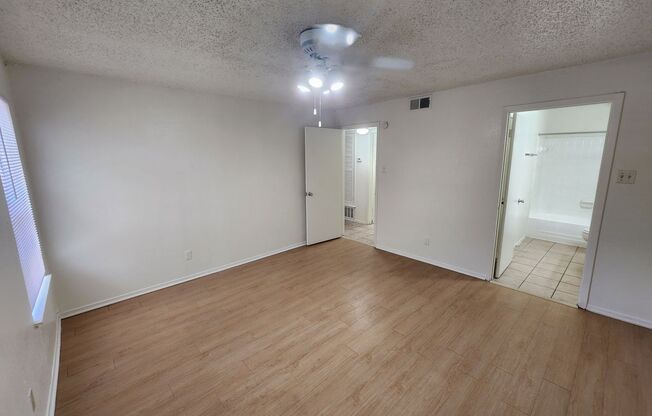 2 beds, 2 baths, 960 sqft, $1,500, Unit LAW15-208