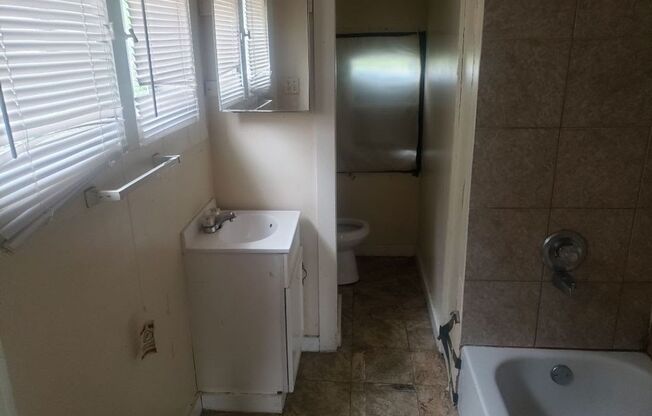 1587 S. Pearl St.