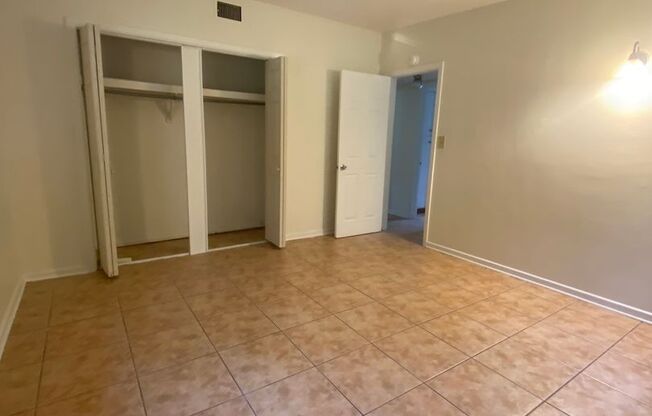 2 beds, 1 bath, $1,300