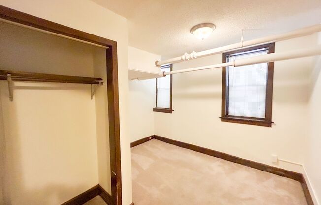 2 beds, 1 bath, 1,000 sqft, $1,195, Unit B2