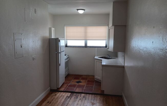 1 bed, 1 bath, 604 sqft, $1,925, Unit 12