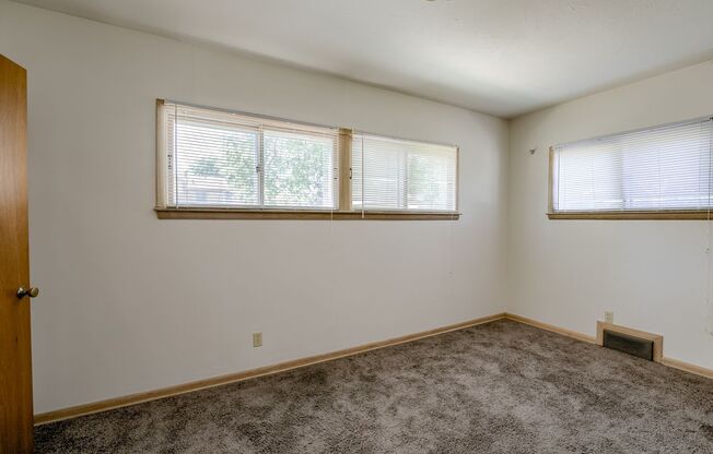 **NEW FLOORS AND REMODELED KITCHEN** Cute House With A Garden Spot In a Nice Quiet Neighborhood