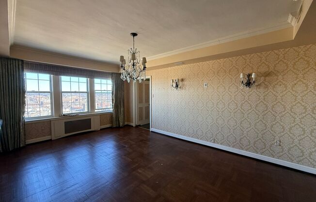 3 beds, 2 baths, 1,952 sqft, $3,200, Unit Royal York 916