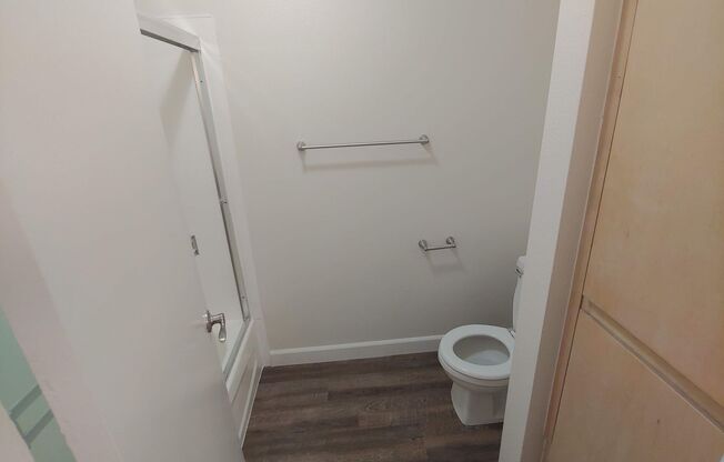 3 beds, 2 baths, 1,239 sqft, $1,960, Unit 1690-222