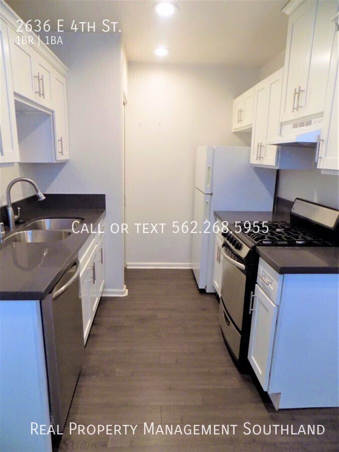 2636 E 4 ST