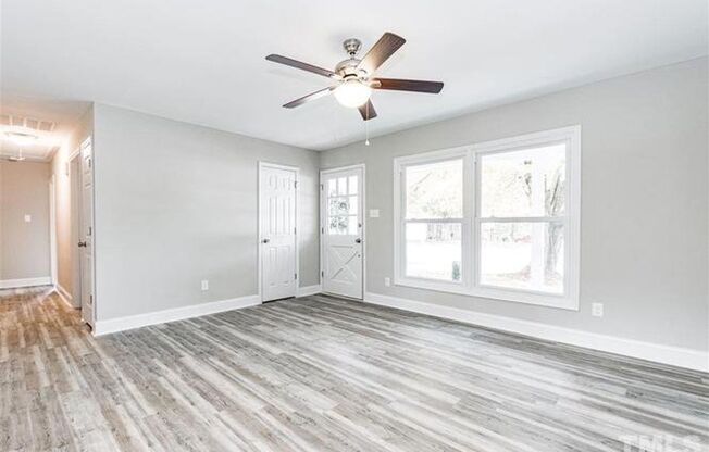 Gorgeous 3/1 Renovated single family home in SE Raleigh - Pet Friendly with Fenced-in Backyard!
