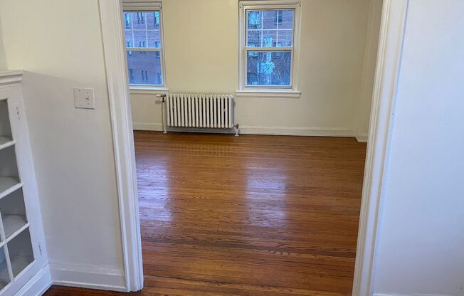1 bed, 1 bath, 617 sqft, $1,850, Unit Wellington 402