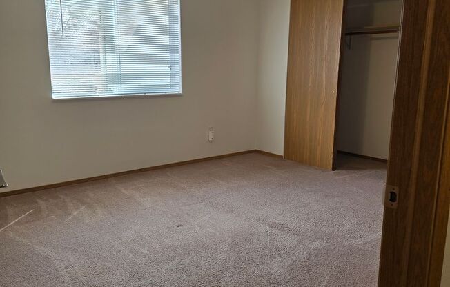 2 beds, 1 bath, 850 sqft, $1,259, Unit PL   7506