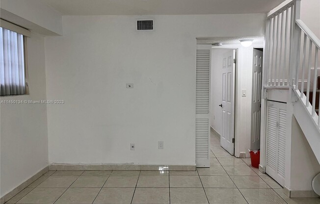 1340 W 41 ST