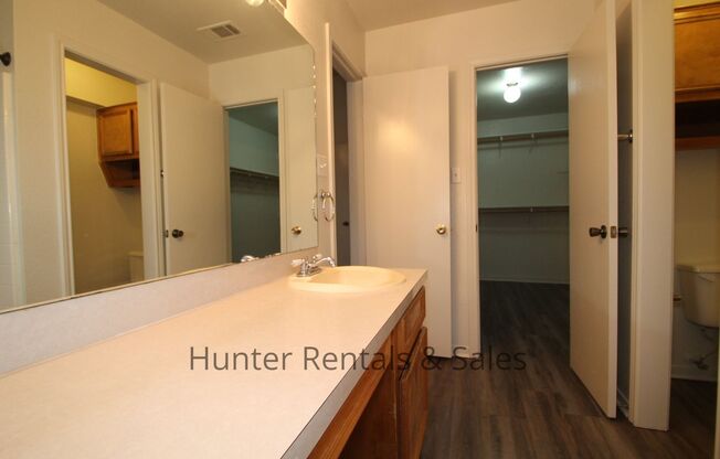 3 beds, 2 baths, $1,395